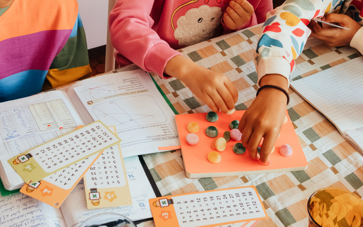 Pourquoi quand je dis à mon enfant “Ne touche pas”, j'ai l'impression qu'il entend l'inverse ?